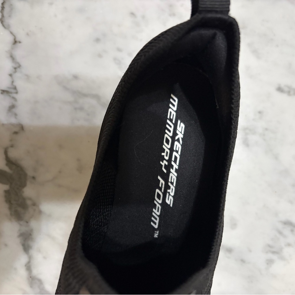 Skechers nwt ladies ’ Slip-On memory foam Sneakers in Black - Picture 7 of 12